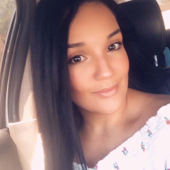 Profile Picture of Elizabeth Cota (@abec91) on Poshmark