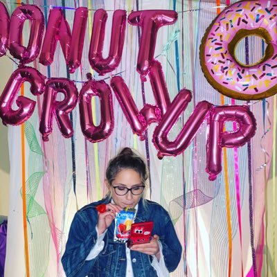 Profile Picture of Jes DeGroot (@JessieLDeGroot) on Twitter
