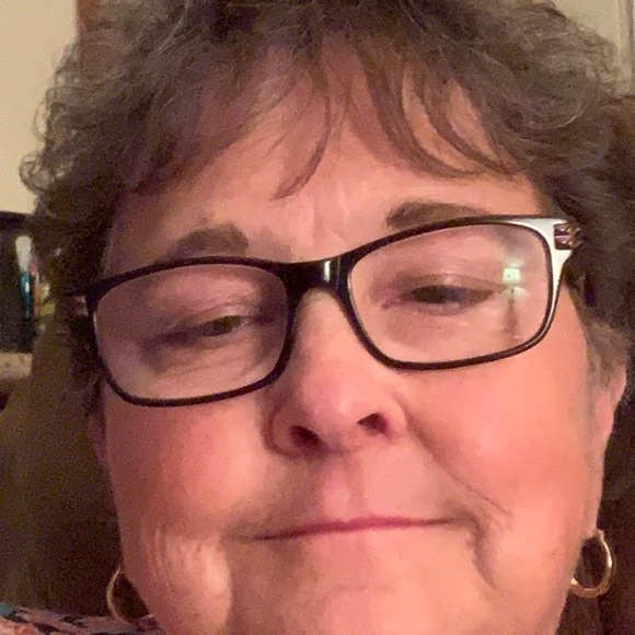 Profile Picture of Jena Clowers (@busybee61958) on Poshmark