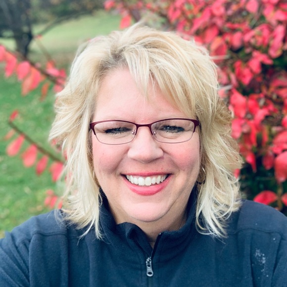 Profile Picture of Linda Graziano (@quilts2828) on Poshmark