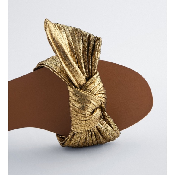 Profile Picture of Andrea Bobb (@dreaposh416) on Poshmark