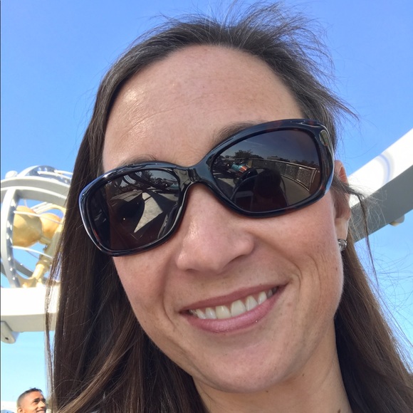 Profile Picture of Lauren Papka (@lpapka) on Poshmark