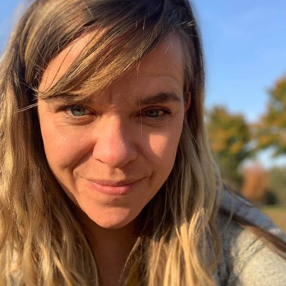 Profile Picture of Meredith Hollars (@mereannec) on Poshmark