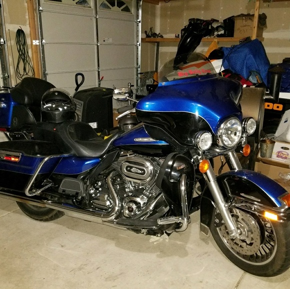 Profile Picture of Bryant Steele (@steelez1969) on Poshmark