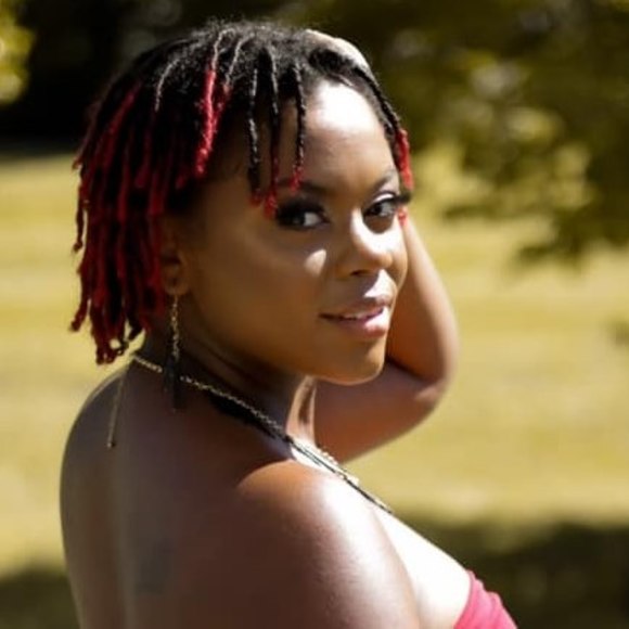 Briana Nobles - Poshmark Profile Picture of Briana Nobles (@briabarenee) on Poshmark