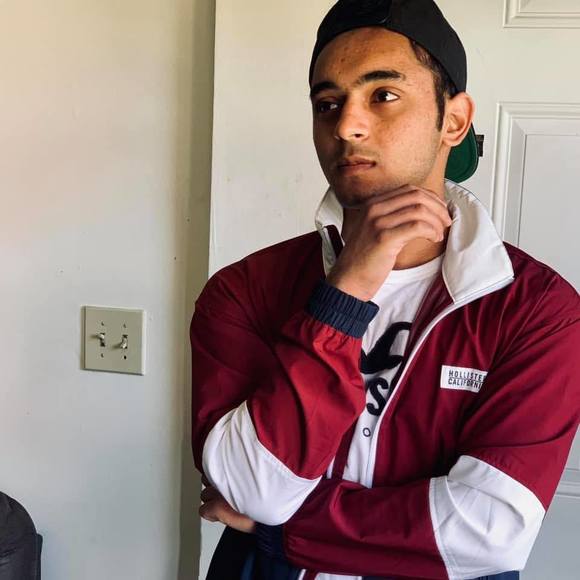 Profile Picture of Kamaljeet Singh (@kamaljeet_singh) on Poshmark