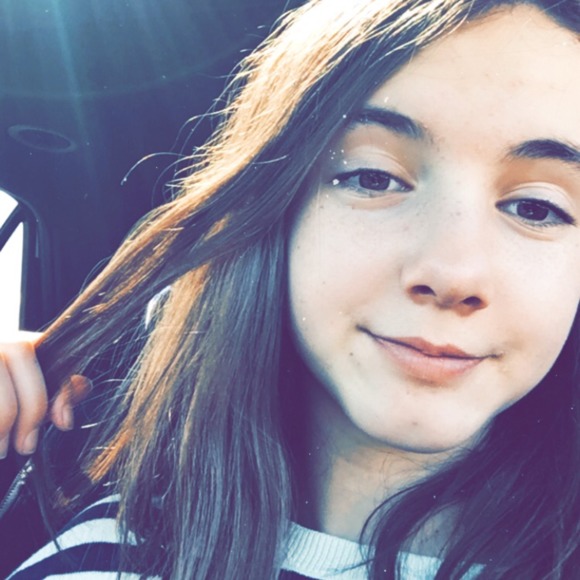 Profile Picture of Isabelle Holland (@isabelleholland) on Poshmark