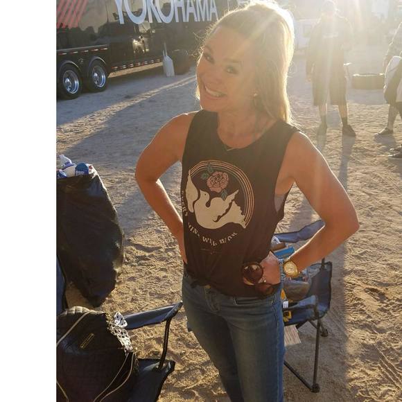 Profile Picture of Angela Lechter (@angelalechter) on Poshmark