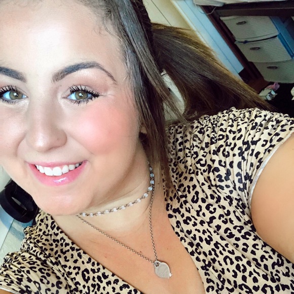 Profile Picture of Dani Serota (@daniserota) on Poshmark