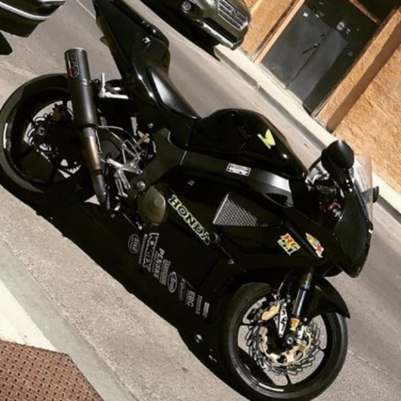 Profile Picture of Justin Patrick (@0dizzyup0) on Poshmark