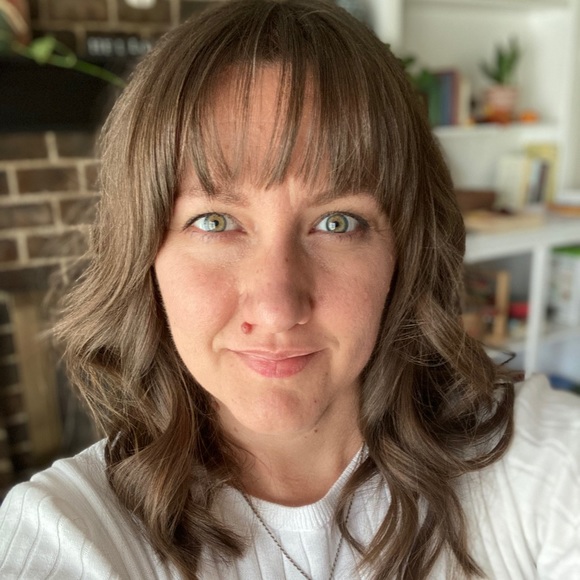 Profile Picture of Stephanie Risinger (@stephanierising) on Poshmark