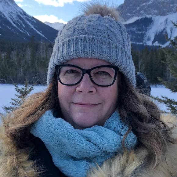 Profile Picture of Joan Kronlund (@joankronlund) on Poshmark