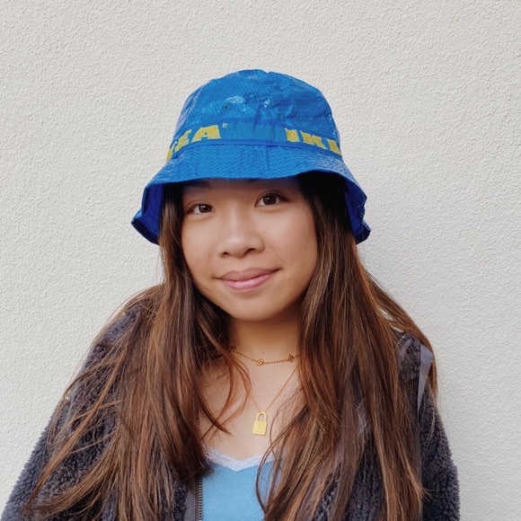 Profile Picture of Sharlette S (@sharlettes) on Poshmark