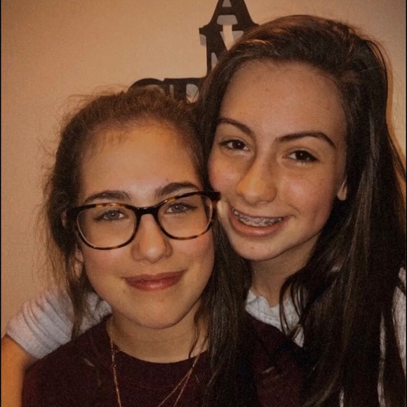 Profile Picture of Mia Liebenow (@mia_liebs) on Poshmark