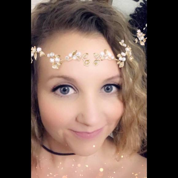 Profile Picture of Brooke Pearson (@eyesblue422003) on Poshmark