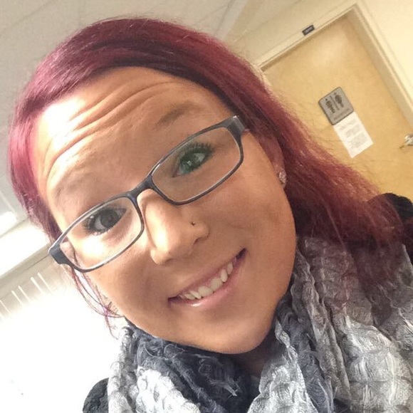 Profile Picture of Savannah Mathis (@savannah_l33) on Poshmark