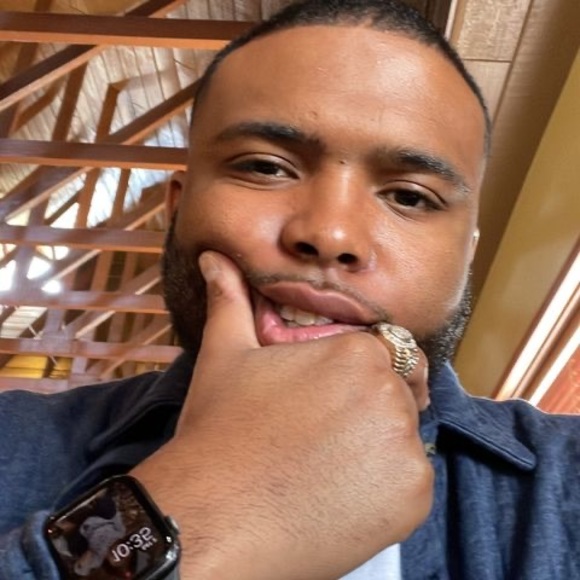 Profile Picture of Jeremy Smith (@jersmith100493) on Poshmark