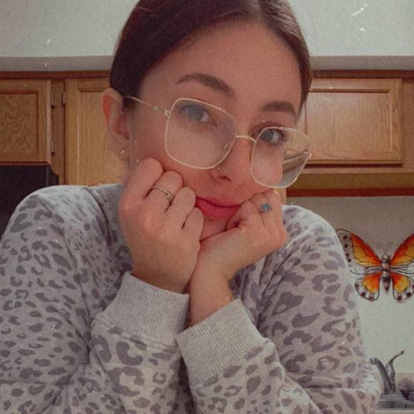 Profile Picture of Megan Esterly (@meganxx94) on Poshmark