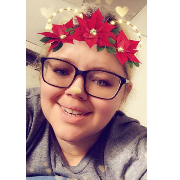 Profile Picture of Dancie Perry (@danciedanyl) on Poshmark