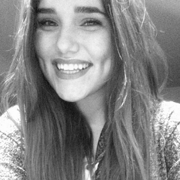 Profile Picture of Haley Markins (@haleeyy_yo) on Poshmark