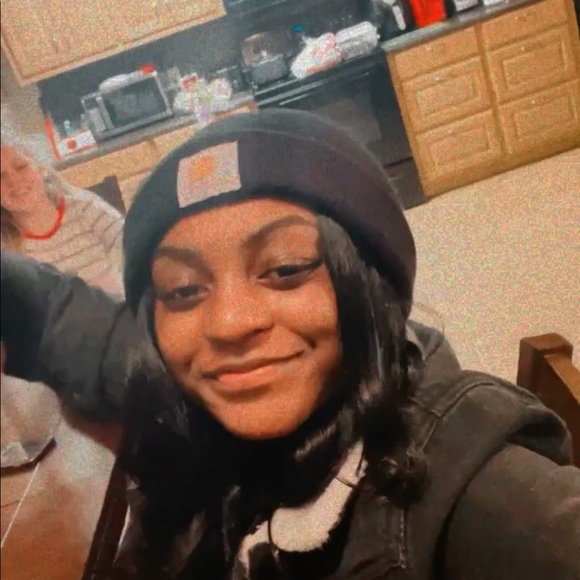 Profile Picture of Mya Bradley (@myaaaab) on Poshmark