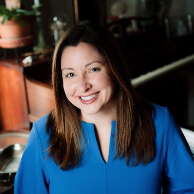 Profile Picture of Lara Beck (@beckcomgrp) on Twitter