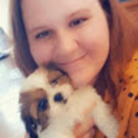 Profile Picture of Courtney Katich (@courtneykatich) on Poshmark