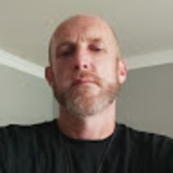 Profile Picture of Chris Niven (@nivencl81) on Poshmark