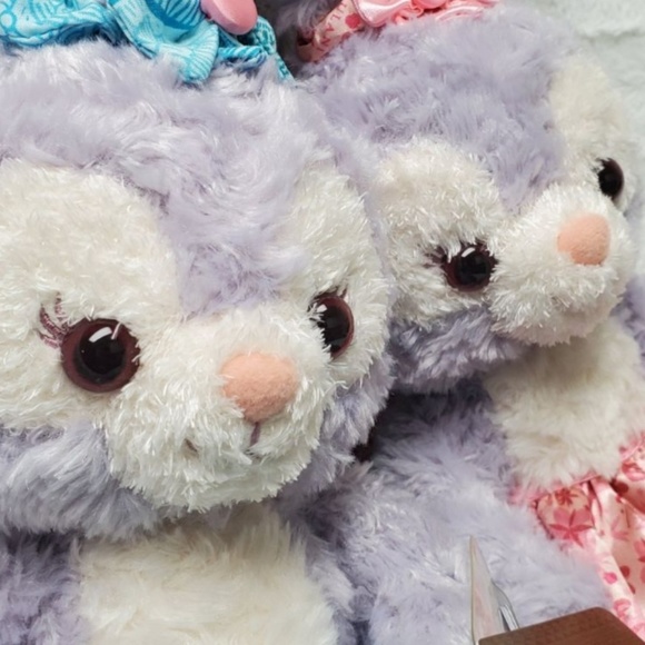 Profile Picture of Arely Saeki (@magic2yourdoor) on Poshmark