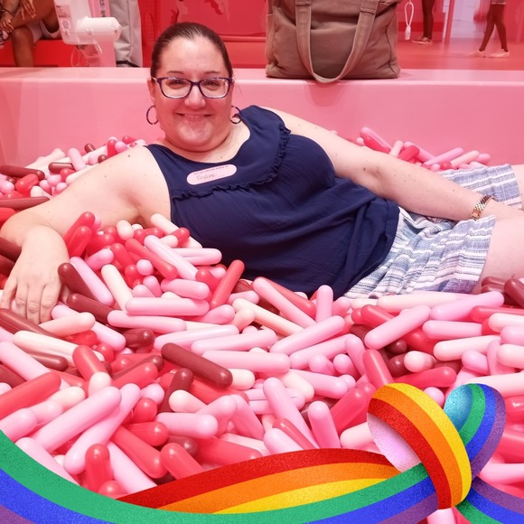 Profile Picture of Danielle Early (@fallingwater00) on Poshmark