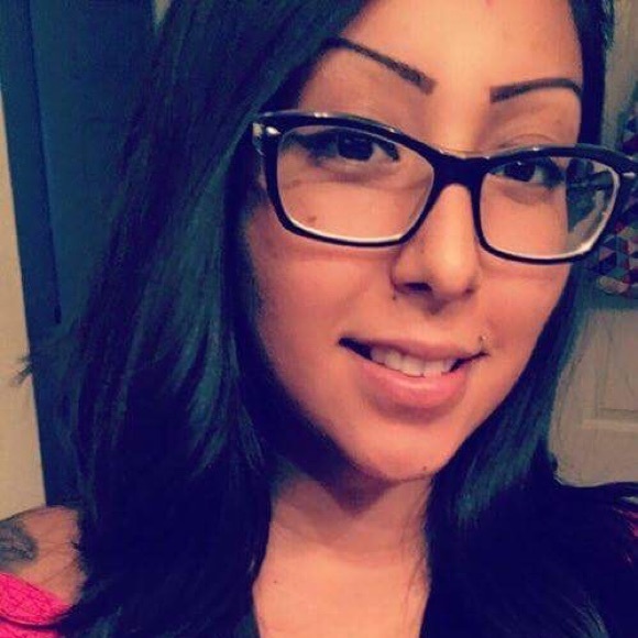 Profile Picture of Gloria Rodriguez (@geej0327) on Poshmark