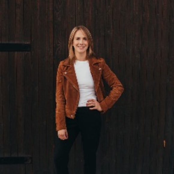 Profile Picture of Summer Bodolay (@summerbodolay) on Poshmark