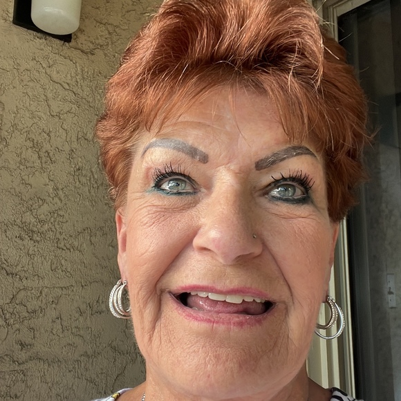 Profile Picture of Deborah Bray (@deborah_bray) on Poshmark