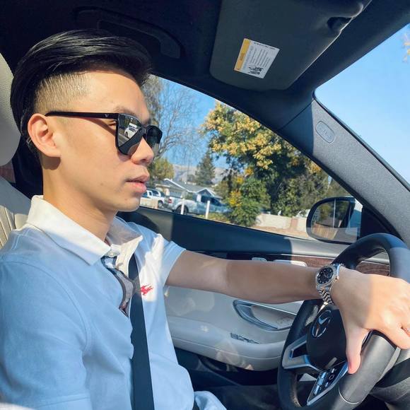 Profile Picture of Eric Tran (@ericttran) on Poshmark