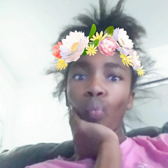 Profile Picture of Hazel Brown (@hazel_fashion22) on Poshmark