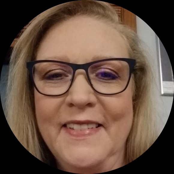 Nancy Kubitz - Poshmark Profile Picture of Nancy Kubitz (@kubitzka) on Poshmark