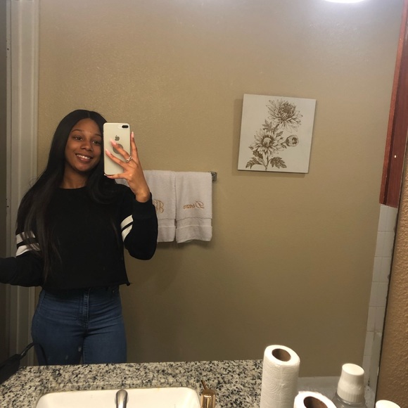 Profile Picture of Jade Hodge (@jadeaumora) on Poshmark