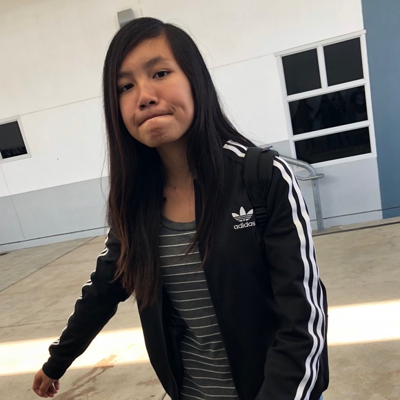 Profile Picture of Sky Lee (@skylee05) on Poshmark