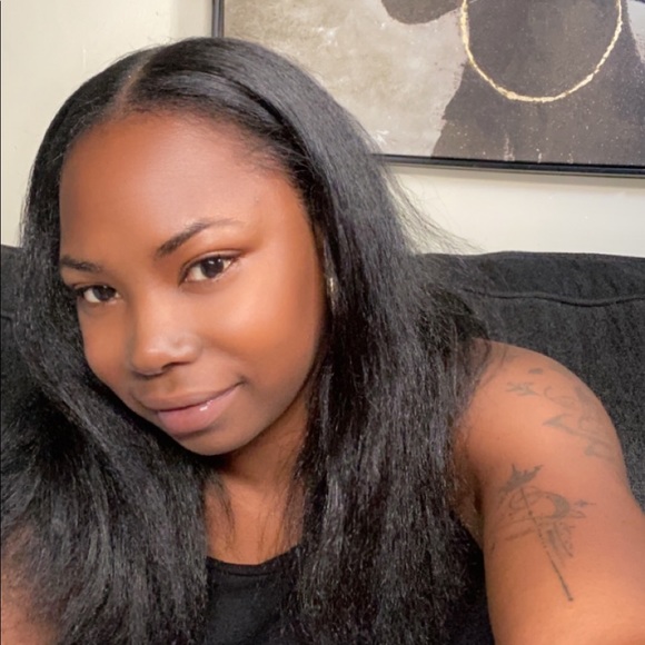 Profile Picture of Dawn Steele (@qweenchinx) on Poshmark