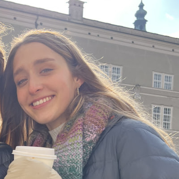 Profile Picture of Catalina Ossmann (@cossmann) on Poshmark