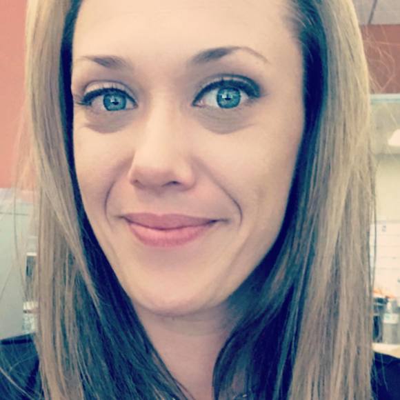 Profile Picture of Lisa Beaty (@lisakrieger) on Poshmark