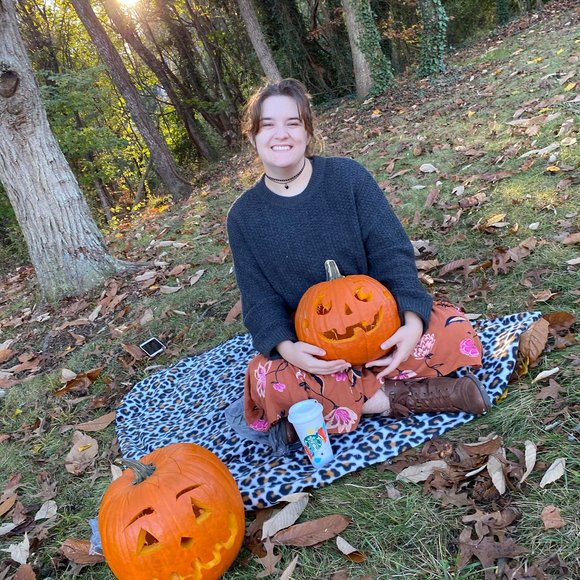 Profile Picture of Casey Sizemore (@dazzie123) on Poshmark