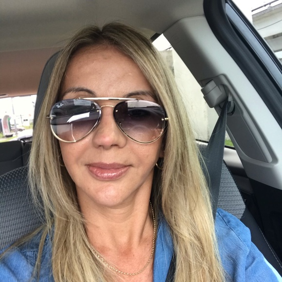 Profile Picture of Lina Zelcer (@leahzel) on Poshmark