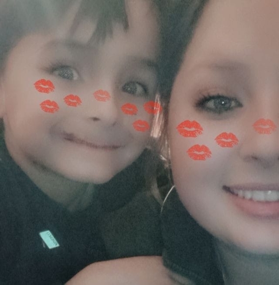 Profile Picture of Kelli Bates (@kellibates) on Poshmark