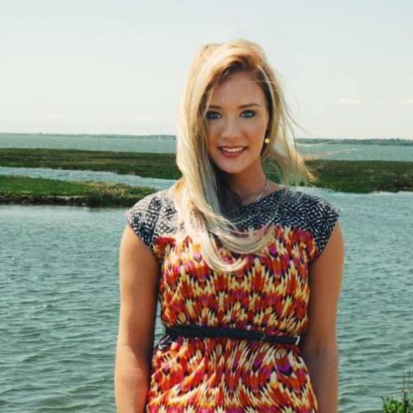 Profile Picture of Kristen Scittina (@kristenscittina) on Poshmark