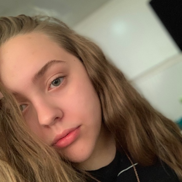 Profile Picture of Keira Dobratz (@keirarosey) on Poshmark