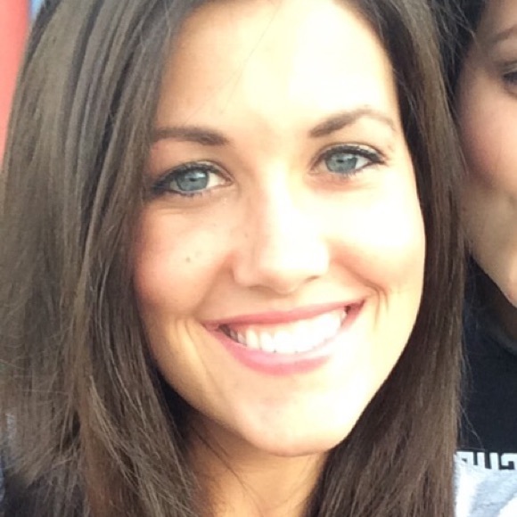 Profile Picture of Shawna Roach (@smr497) on Poshmark