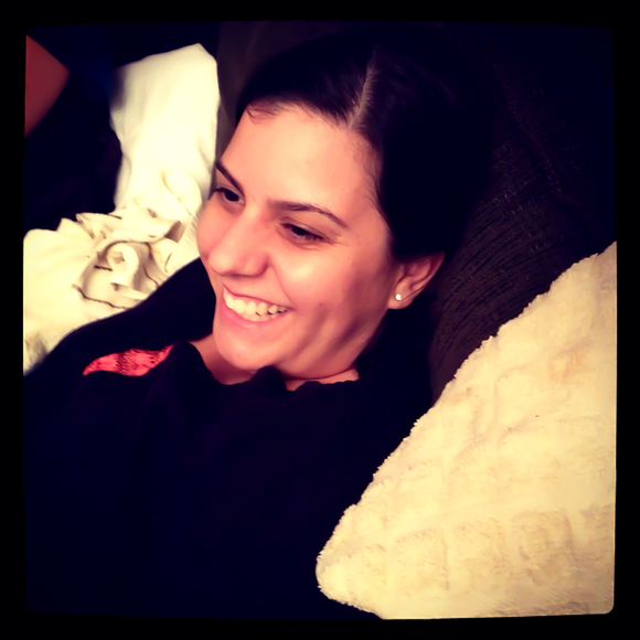 Profile Picture of Giovanna Paola (@giovisp) on Poshmark