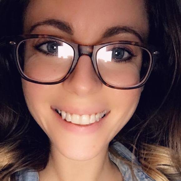 Profile Picture of Amanda Richart (@amandarichart) on Poshmark