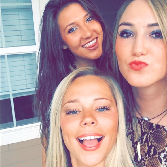 Profile Picture of Whitney Mooney (@whitneymooney12) on Poshmark